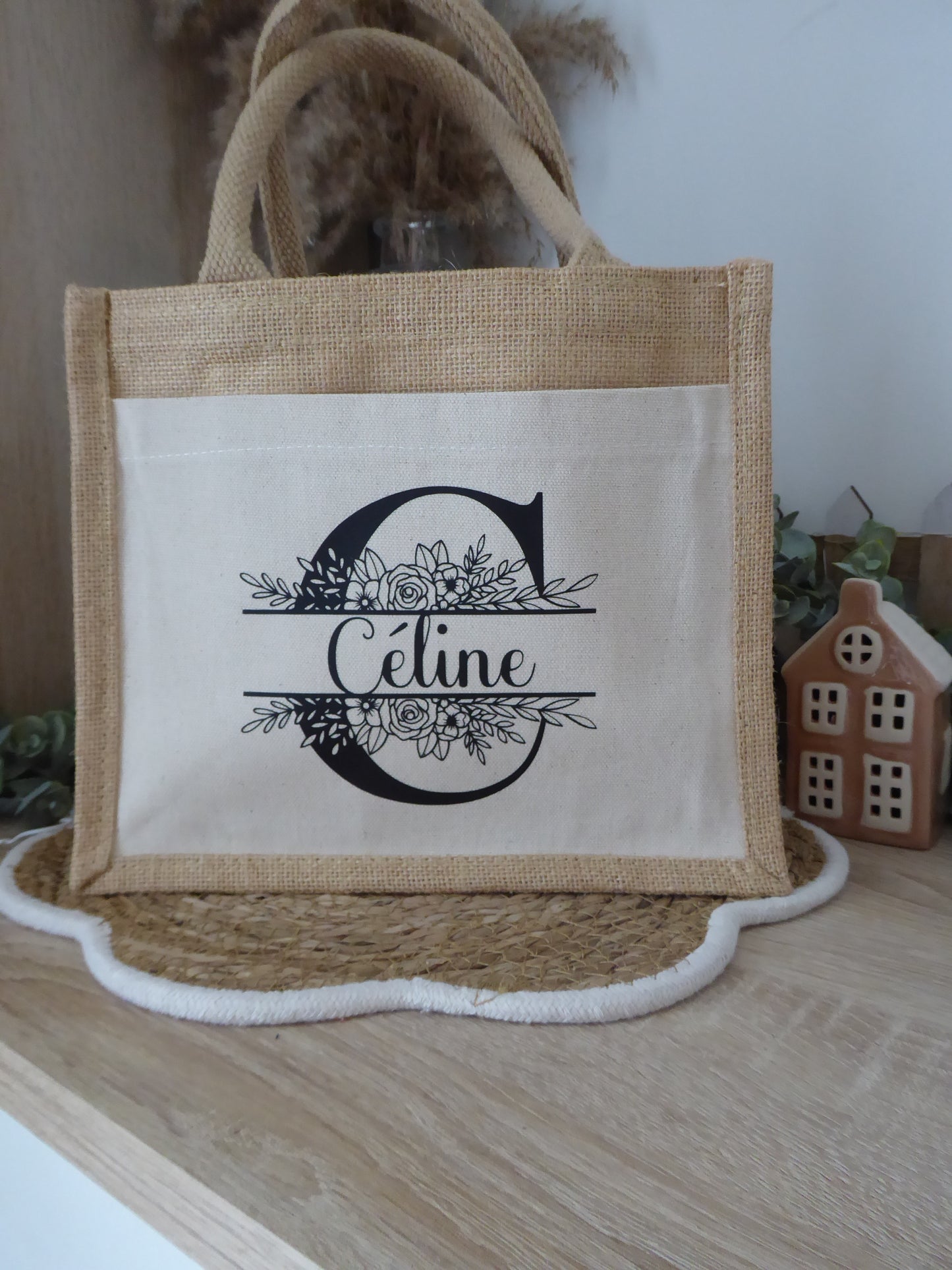 Sac en jute personnalisé – Prénom & initiale florale – Cadeau unique et élégant
