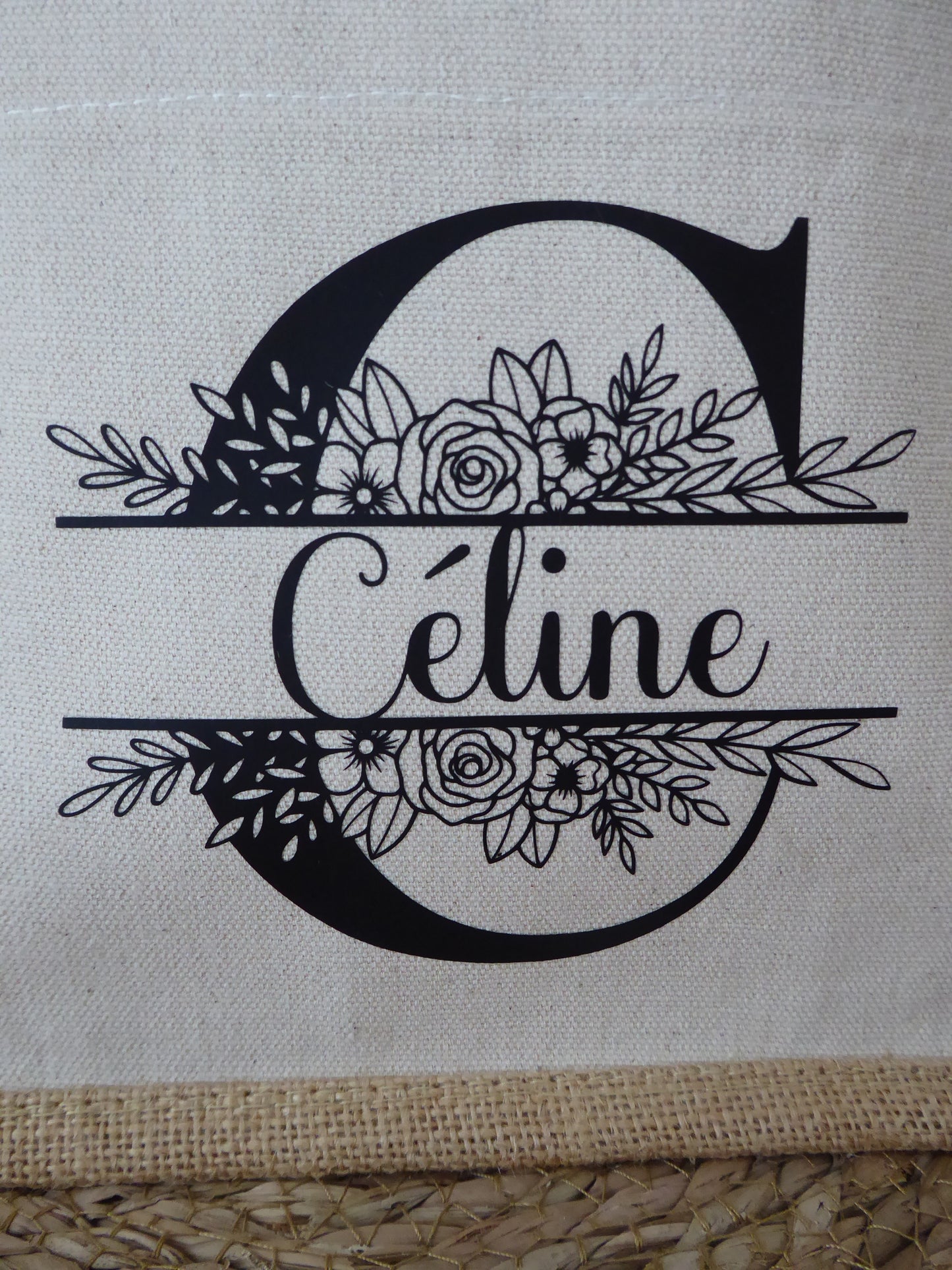 Sac en jute personnalisé – Prénom & initiale florale – Cadeau unique et élégant