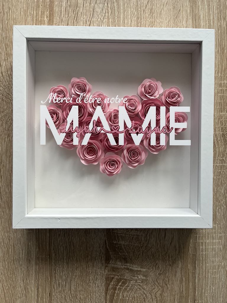 Cadre personnalisé cœur de fleurs en papier – Mot et message au choix