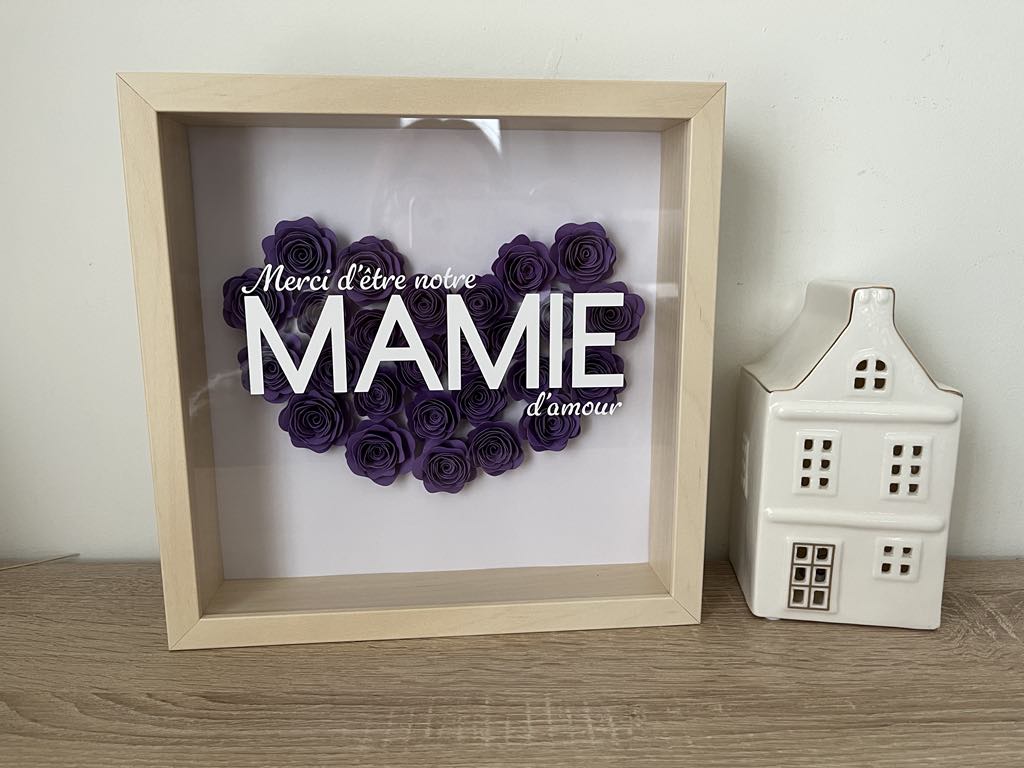 Cadre personnalisé cœur de fleurs en papier – Mot et message au choix