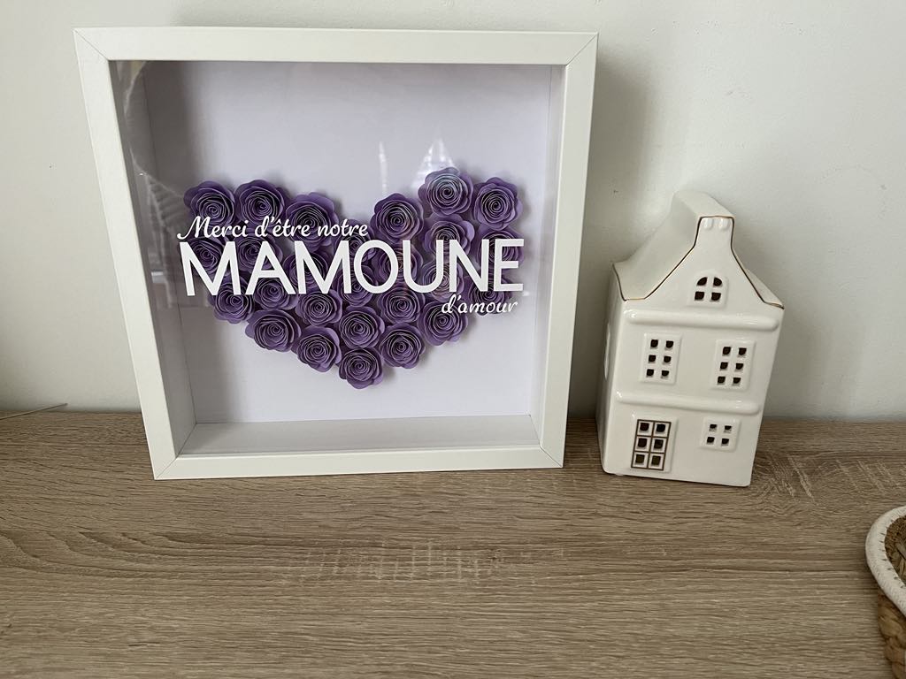 Cadre personnalisé cœur de fleurs en papier – Mot et message au choix